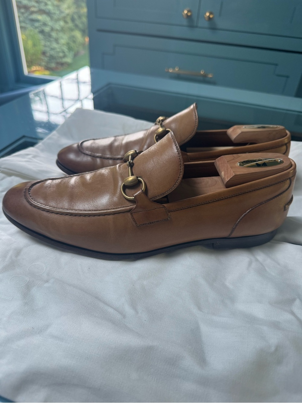 Gucci Tan Leather Horsebit Slip-On Loafers - Picture 2 of 7